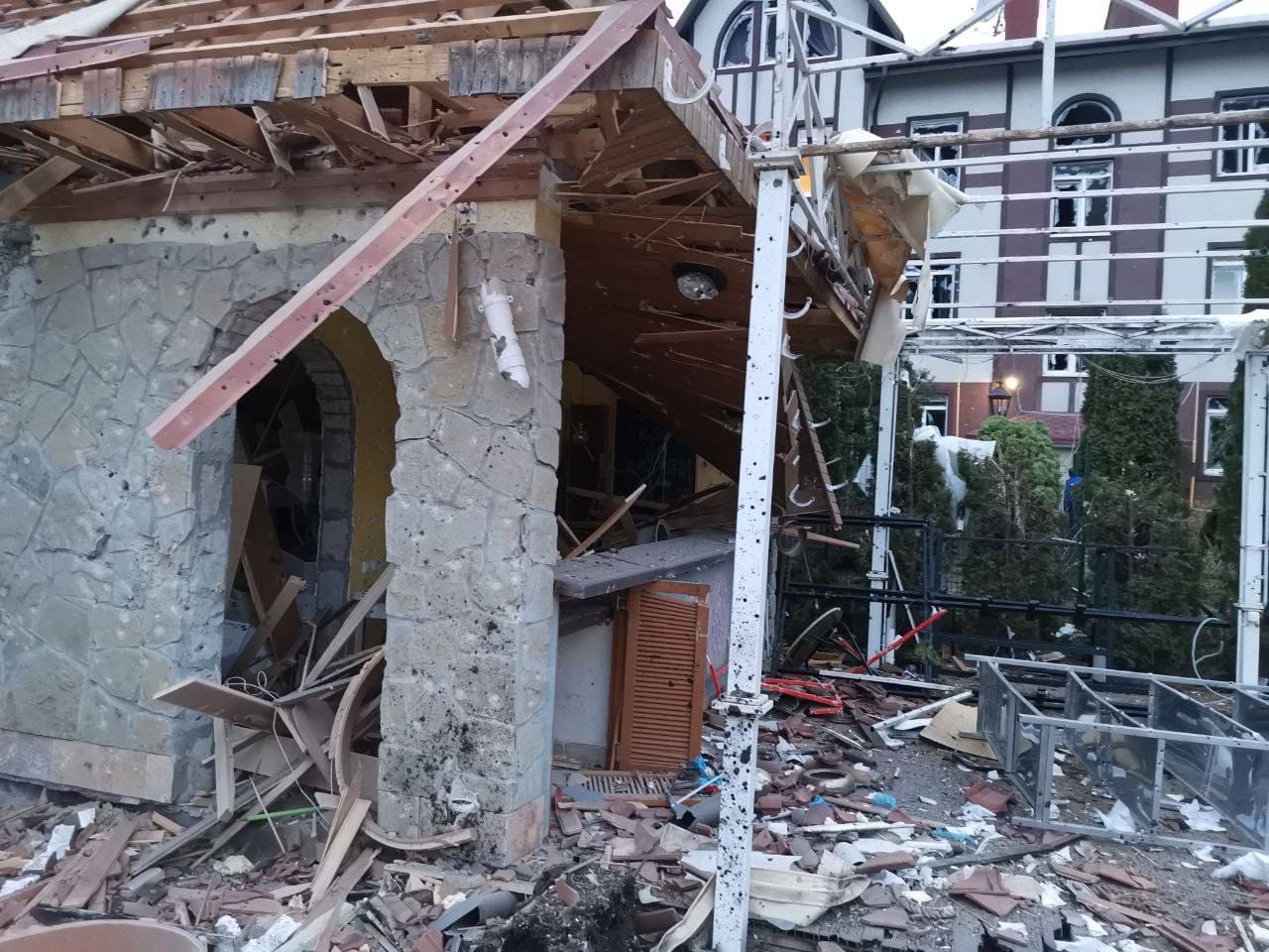 Наслідки удару по житловому комплексу в Запоріжжі. Фото: Анатолій Куртєв