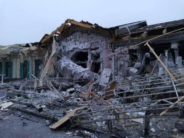 Последствия удара по жилому комплексу в Запорожье. Фото: Анатолий Куртев