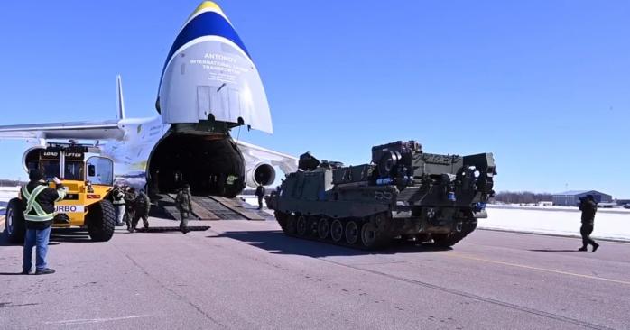 Ремонтно-евакуаційна машина Bergepanzer 3 вирушає до України, скріншот відео