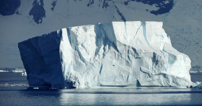 Антарктида стремительно теряет лед