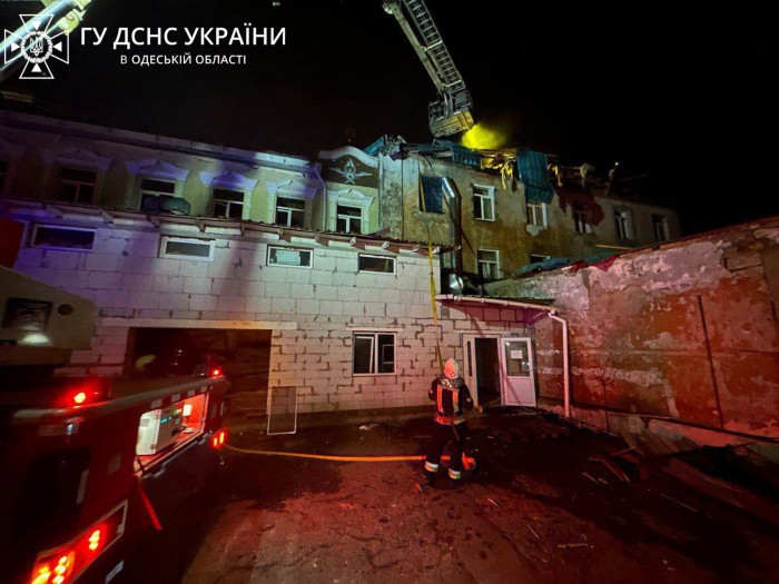 Російський ракетний удар призвів до пожежі, фото: ДСНС