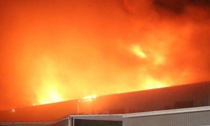 Один безпілотник влучив у підприємство в Дніпрі, сталася пожежа 
