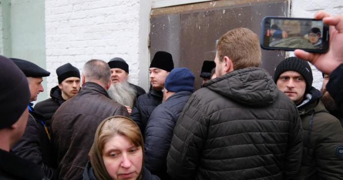 УПЦ МП заблокував роботу комісії. Фото: «РБК-Україна»