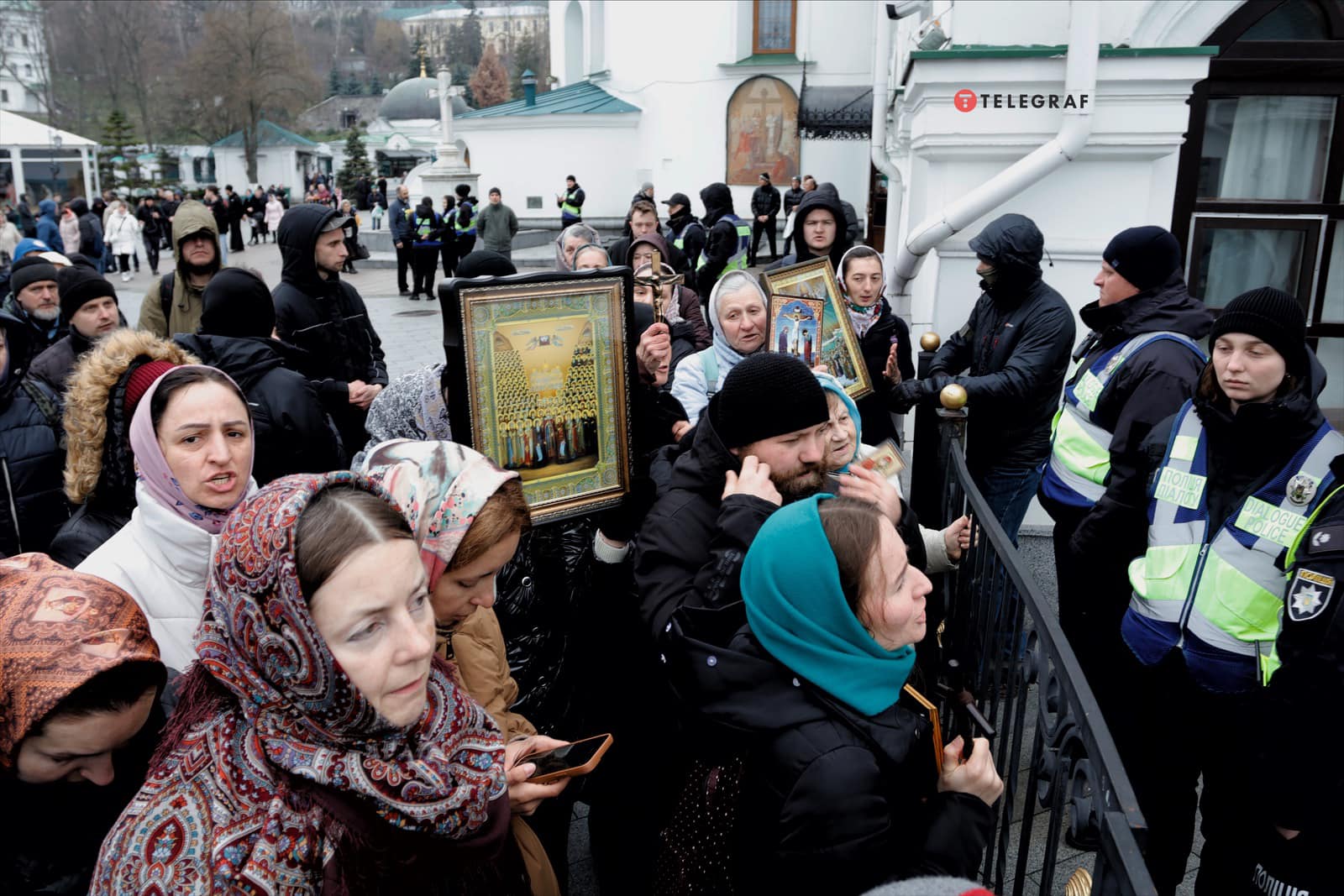 Ситуація у Лаврі 1 квітня, фото - Ян Доброносов, Телеграф