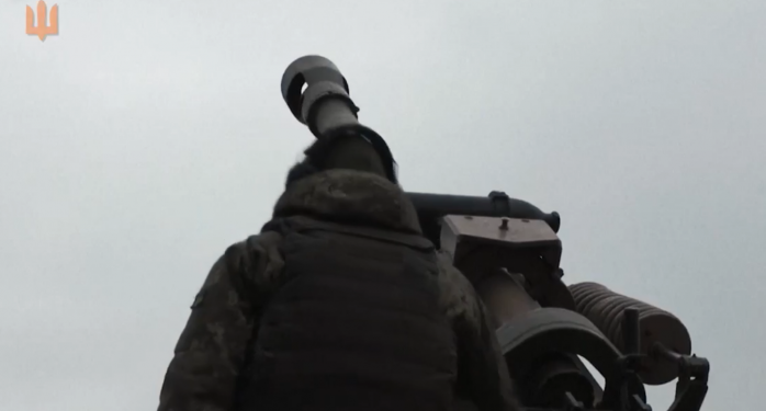 Артиллеристы ВСУ показали удар британской пушки L119 по российским целям 