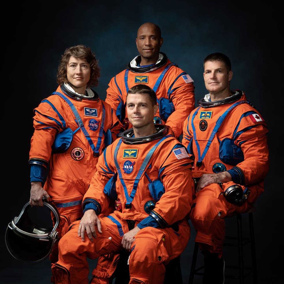 NASA оголосило імена учасників першої пілотованої місії до Місяця. Зліва направо: Крістіна Кох, Рід Уайсмен (сидить), Віктор Гловер та Джеремі Хансен