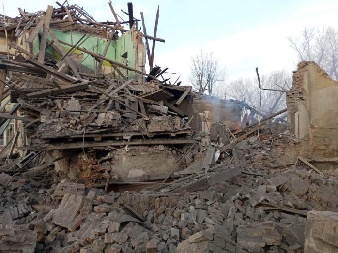 Последствия обстрела поселка на Донбассе. Фото: Павел Кириленко