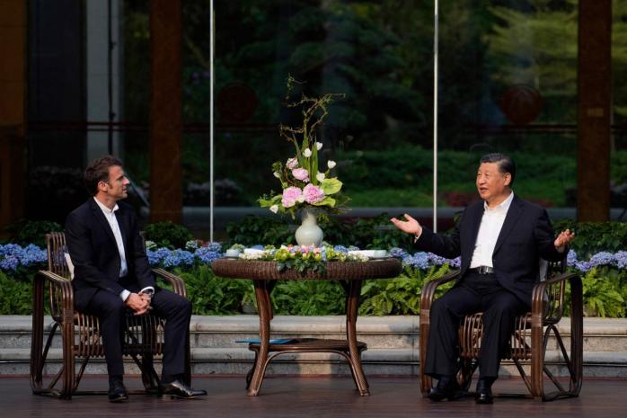  Си Цзиньпин "вербует" Макрона к противостоянию США - Reuters