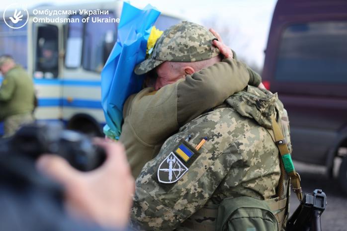 Мамочка, я в Украине - Видео первого звонка освобожденного из плена бойца