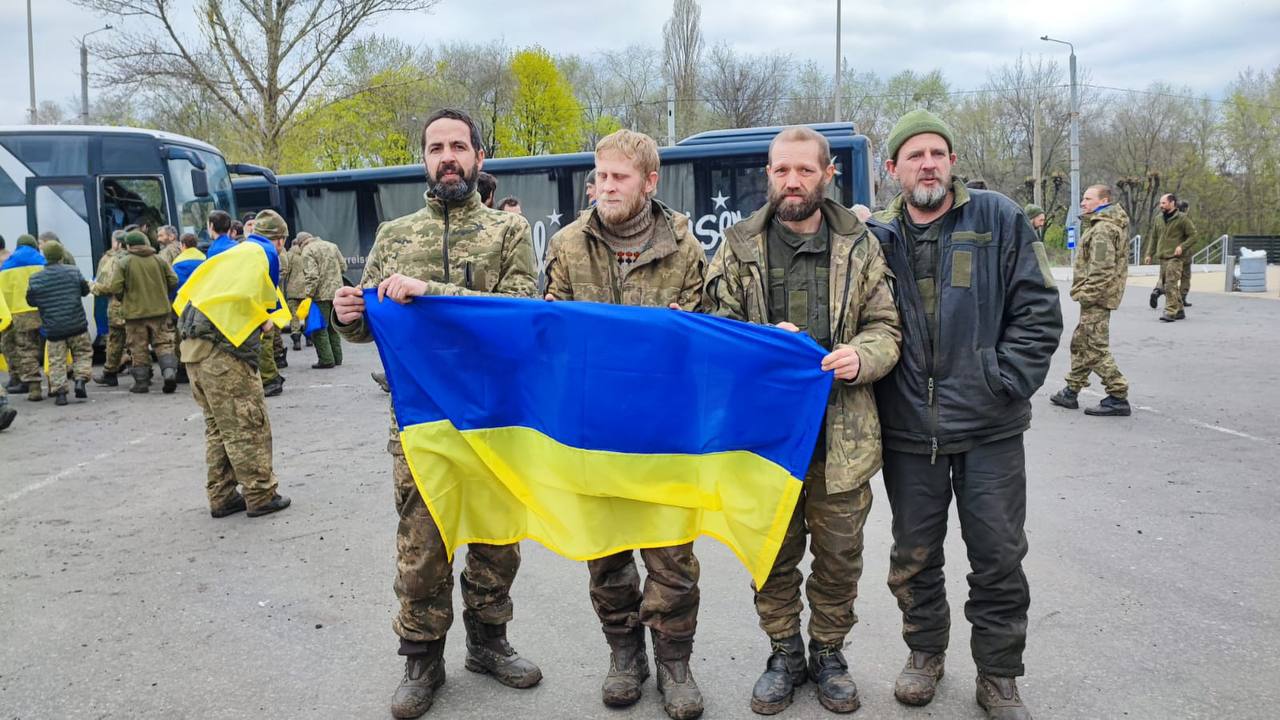 Відбувся великий обмін полоненими - Україна повернула понад 100 бійців 