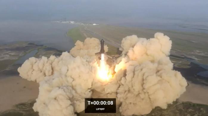 Момент старта и взрыва космического корабля Starship во время испытаний