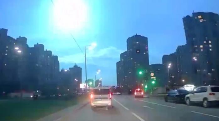 Вспышка в небе Киева - Госкосмос предупреждает о возможном повторении явления