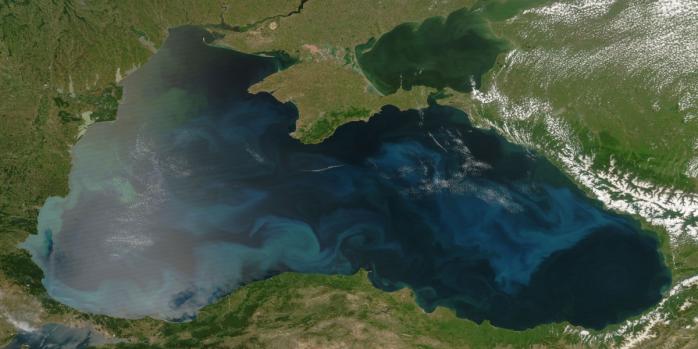 Российские ракеты из Черного моря продолжают угрожать Украине, фото: NASA Earth Observatory