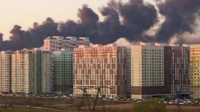  Черное утро россии – возле Москвы загорелся цех утилизации пластика и резины