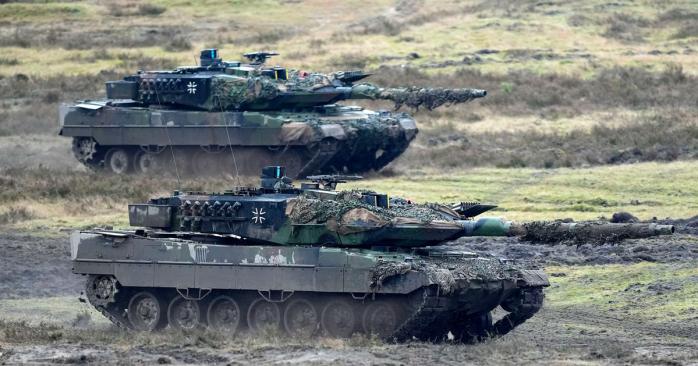 Іспанія вже відправила Україні танки Leopard 2. Фото: AP