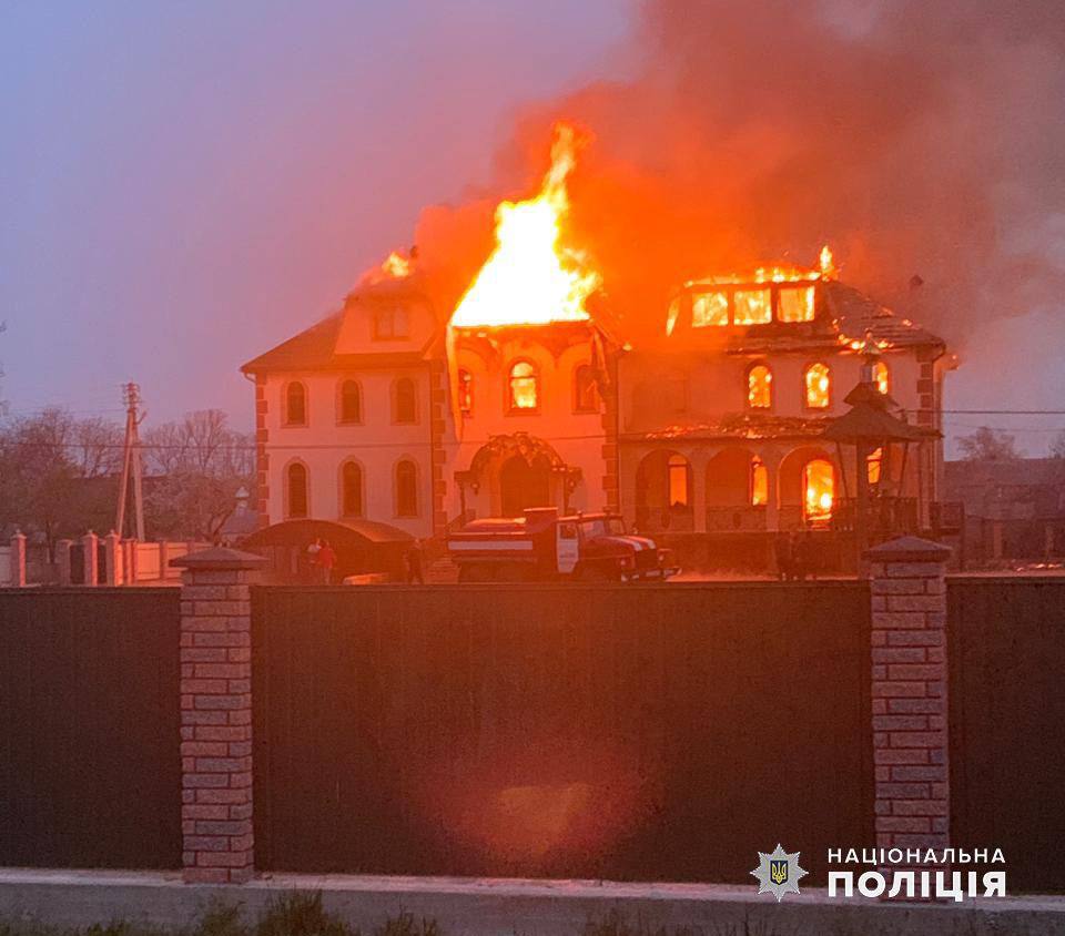 На Буковині вночі спалили храм УПЦ МП