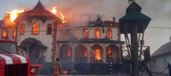 На Буковине ночью сожгли храм УПЦ МП
