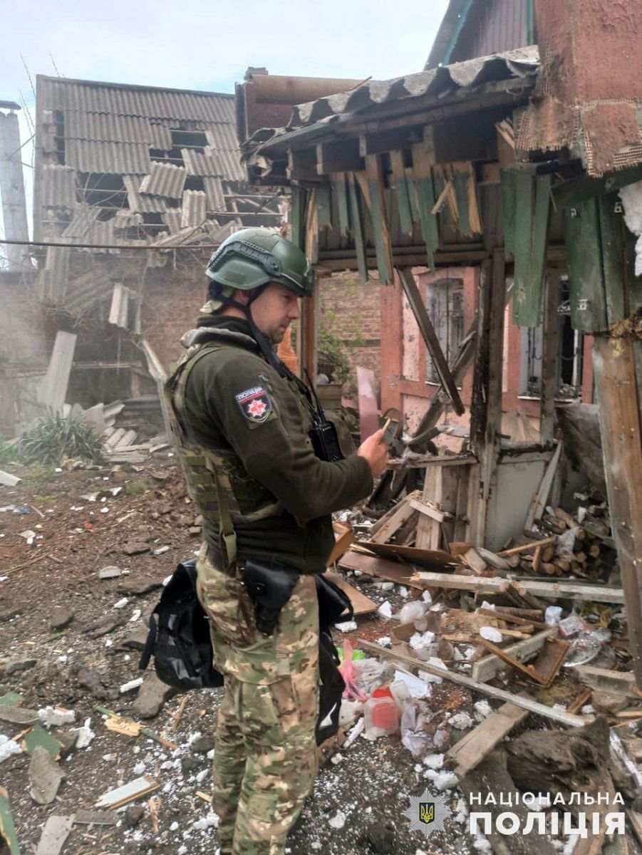 Наслідки ворожих ударів по Донеччині. Фото: Нацполіція