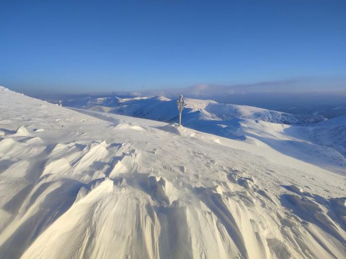  В Карпаты вернулась зима - в горах ударил 11-градусный мороз