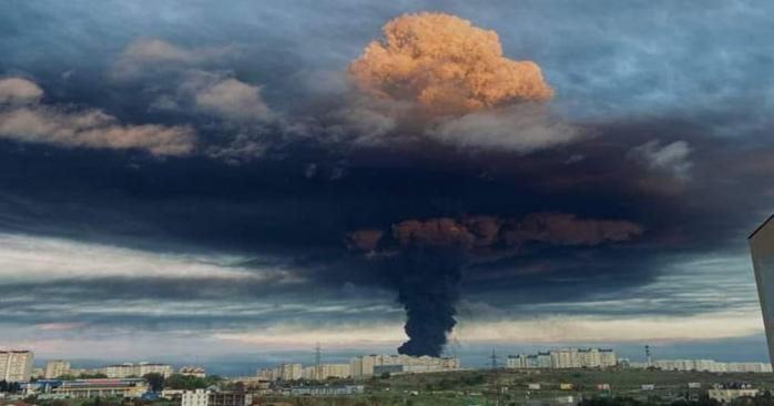 Последствия взрыва на нефтебазе в Севастополе, фото: социальные сети