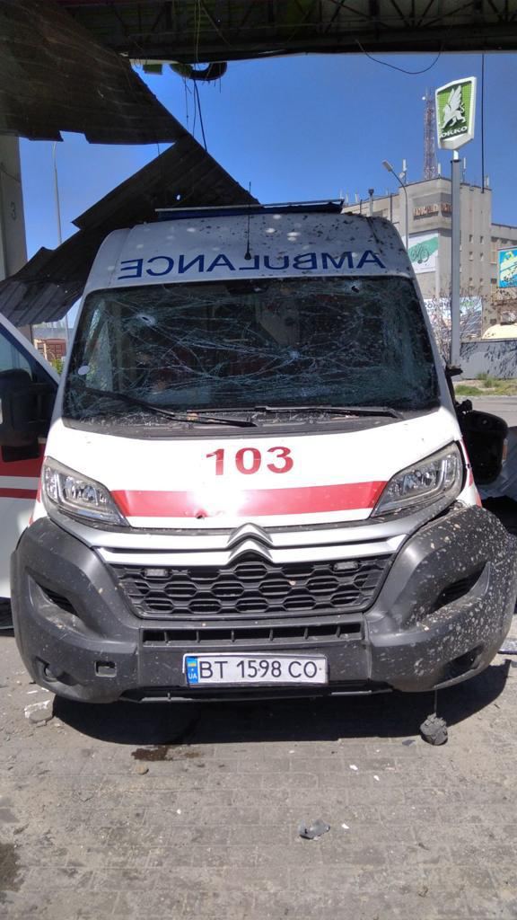 Під обстріл потрапила карета «швидкої». Фото: МОЗ