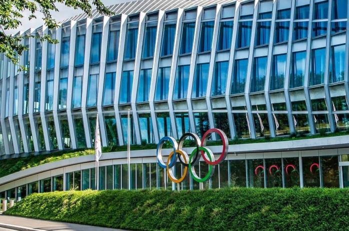 МОК продовжує тягнути "нейтральних" росіян і білорусів на Олімпіаду в Париж
