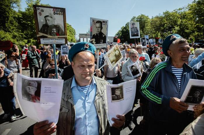  Суд Берлина возобновил запрет на символику рф 9 мая