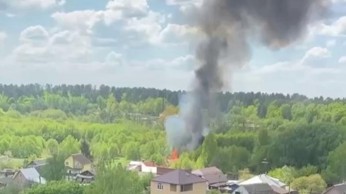 В Брянской области рядом с частным сектором эффектно упал вертолет