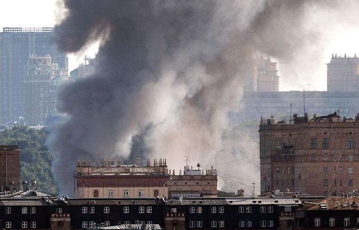 Мощный пожар вспыхнул в центре москвы. Фото: