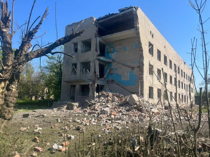 Россияне уничтожают гражданские объекты - в Авдеевке попали в больницу, в Херсоне разрушили образовательное учреждение