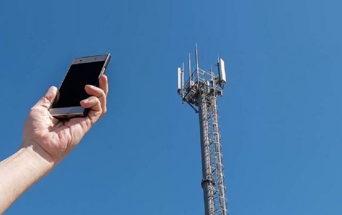 Ворог демонтує обладнання з веж мобільного зв’язку на Херсонщині. Фото: 