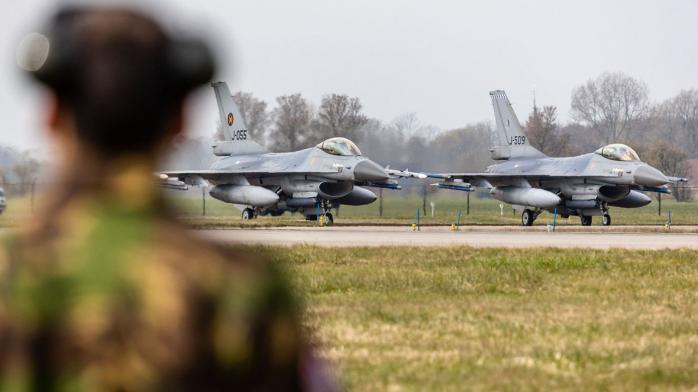 Нідерланди поки що не вирішили, чи постачати Україні свої винищувачі F-16