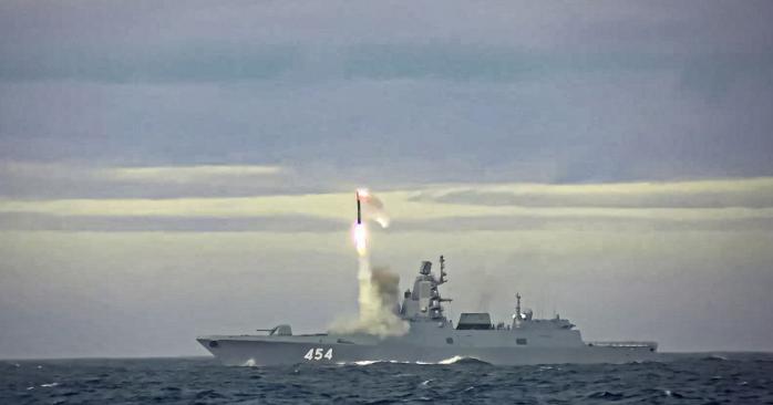 рф вывела на дежурство в Черное море четыре носителя ракет. Фото: