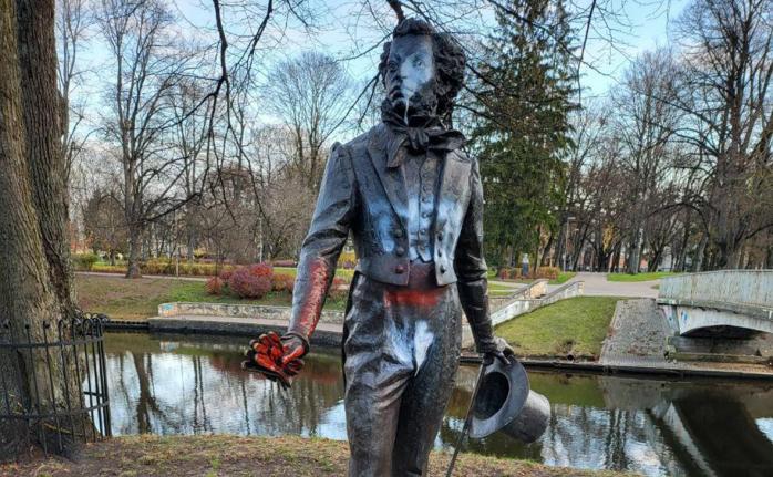 Пам’ятник Пушкіну демонтували у Ризі 