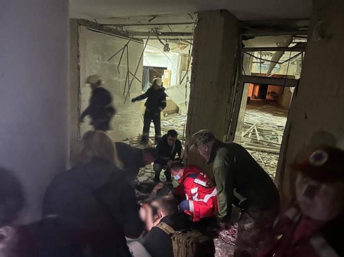 Люди стучали, а затем произошел взрыв — в Киеве не открыли укрытие во время воздушной атаки 