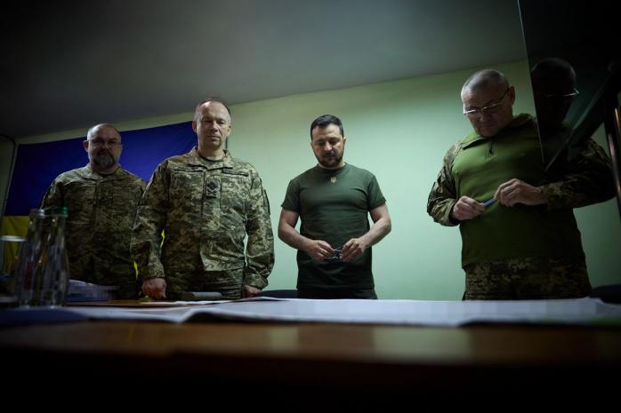  Зеленский провел совещание с военными командующими