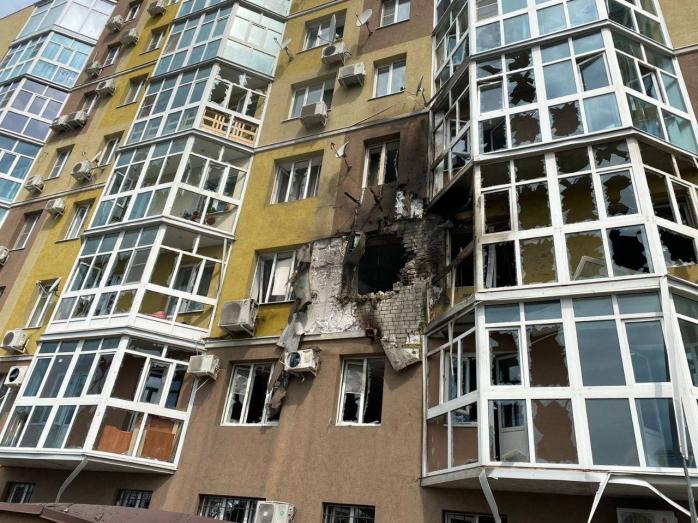 Дрон влетел в окно многоэтажки российского Воронежа