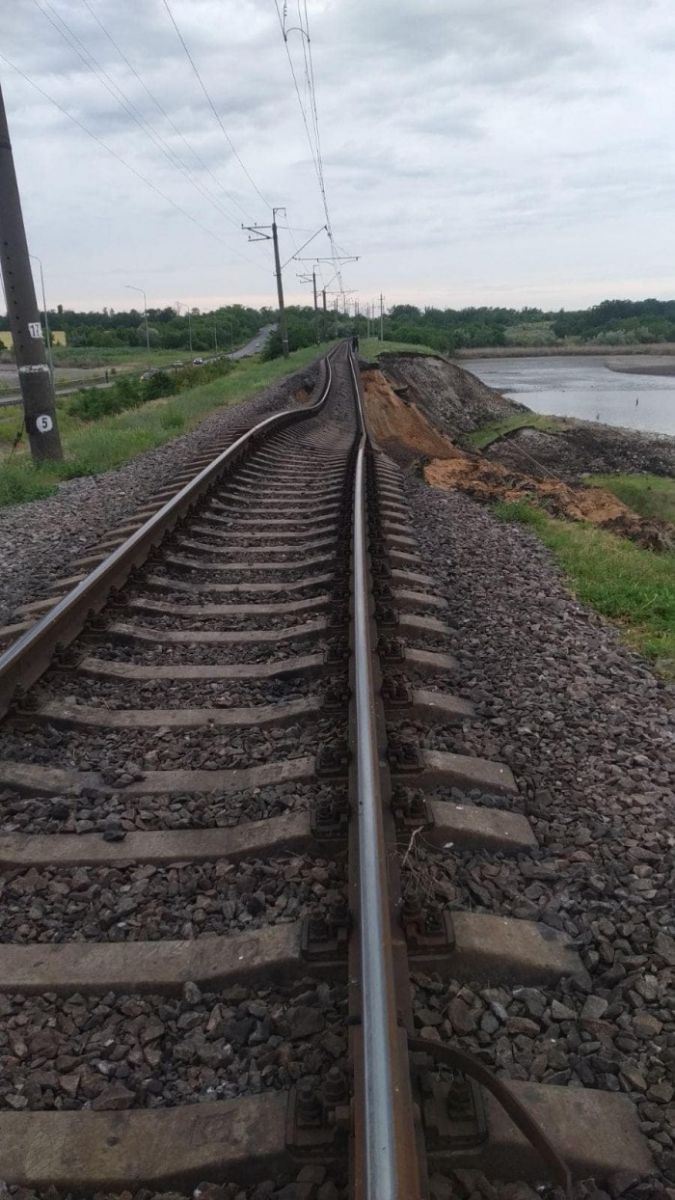 Поблизу Нікополя просіла ділянка із залізничним полотном, фото: «Укрзалізниця»