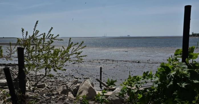 Рівень води в Каховському водосховищі досі знижується. Фото: Укрінформ