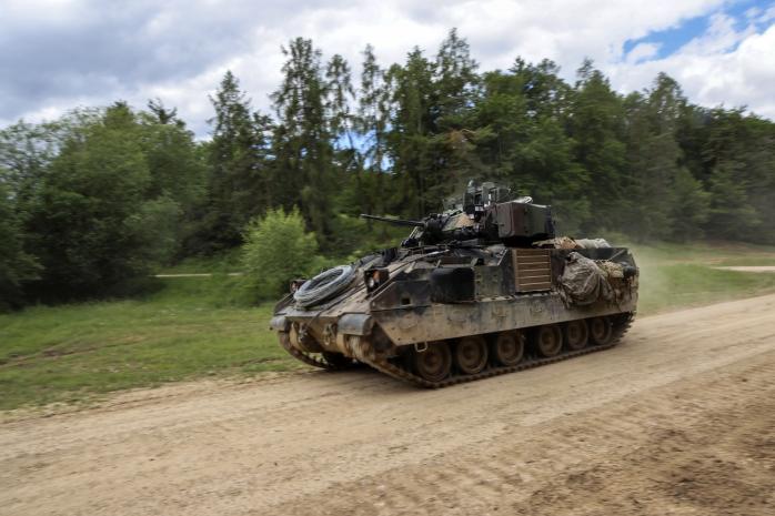 Пентагон поставить Україні нову бронетехніку замість втраченої у боях