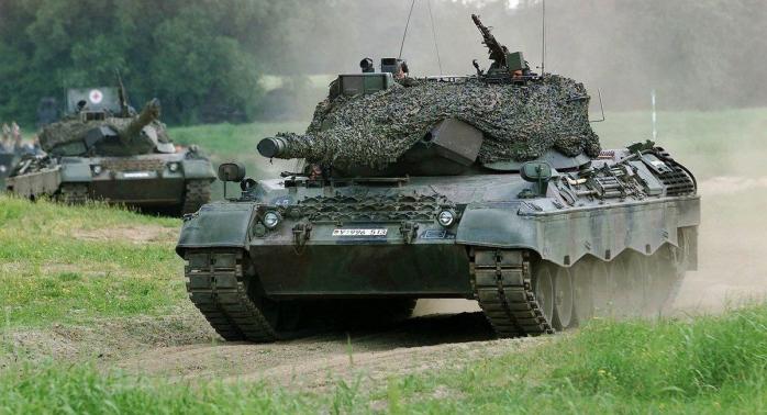 Німеччина пообіцяла Україні більше танків Leopard 2