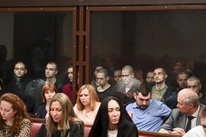  Полонені українські військові під час «суду» в Ростові-на-Дону, фото: Associated Press