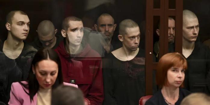 Полонені українські військові під час «суду» в Ростові-на-Дону, фото: Associated Press