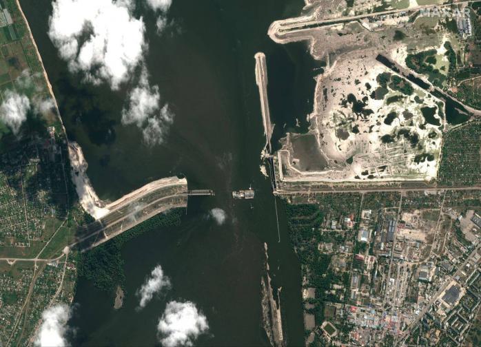 Maxar Technologies опублікувала нові знімки з космосу зруйнованої Каховської ГЕС