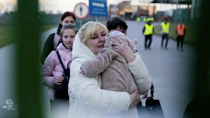 В евакуацію з бабусею - чому в Європі забирають дітей з сімей українських біженців