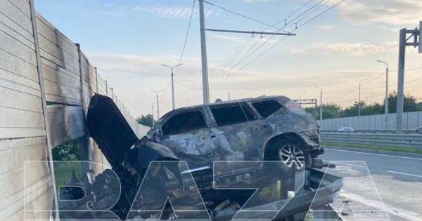 Авто взорвалось в Симферополе. Фото: Telegram-канал Baza