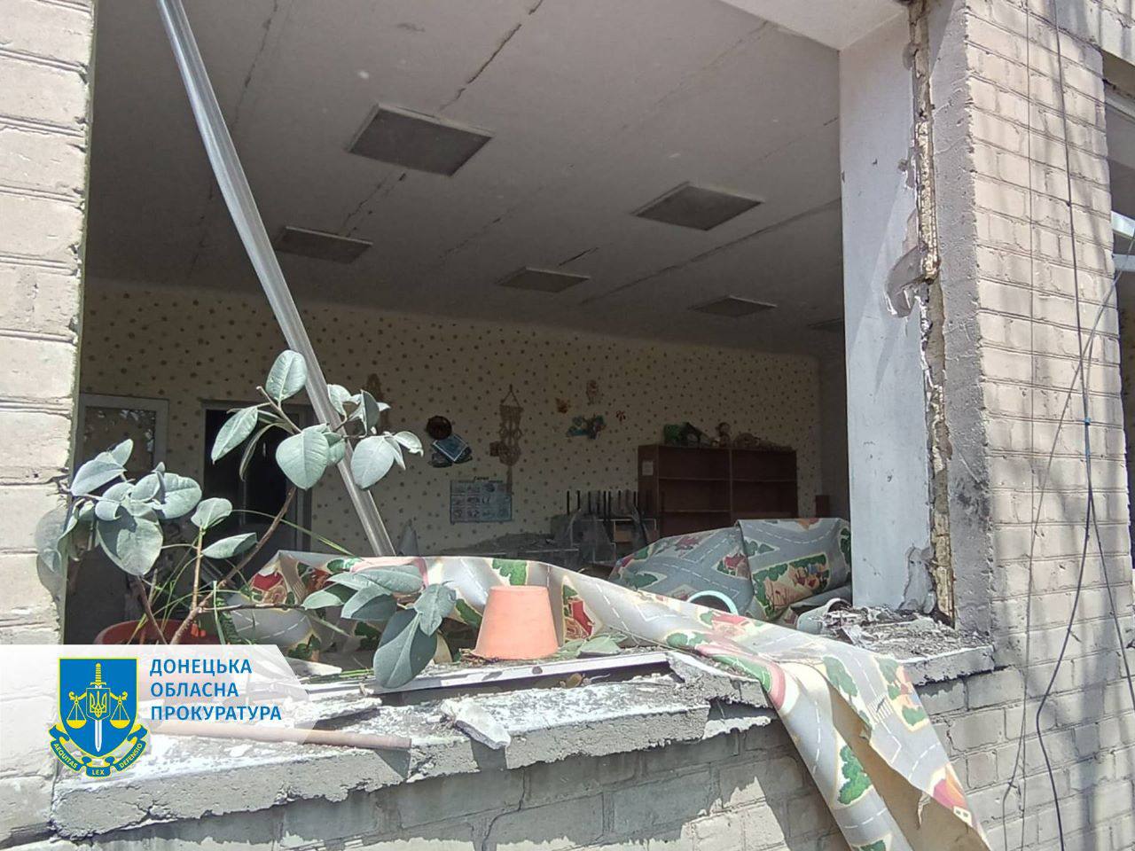 Окупанти обстріляли школу на Донеччині. Фото: Офіс генпрокурора