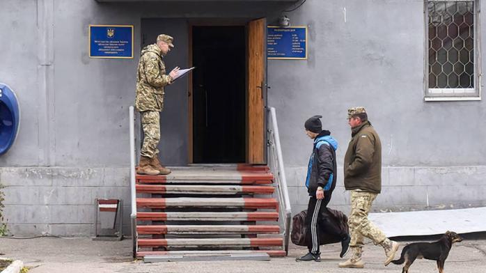 Працівників ТЦК каратимуть за негідну поведінку. Фото: 