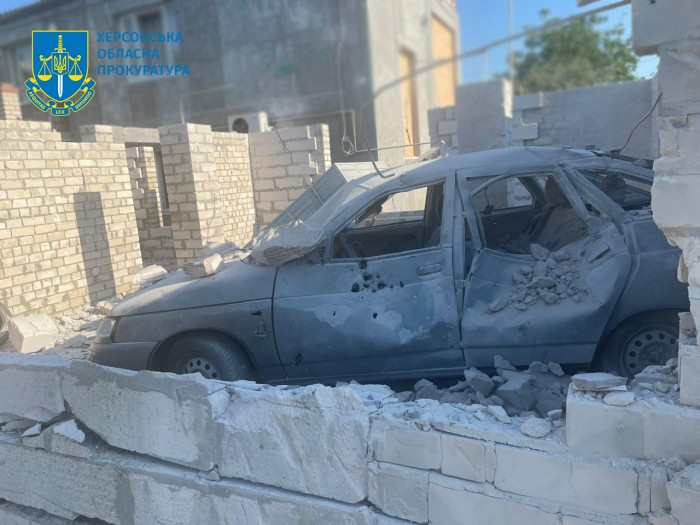 Наслідки російських обстрілів, фото: Херсонська обласна прокуратура