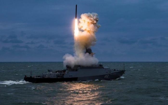 Скільки ракетоносіїв вивела росія у Чорне море, назвали в ВМС